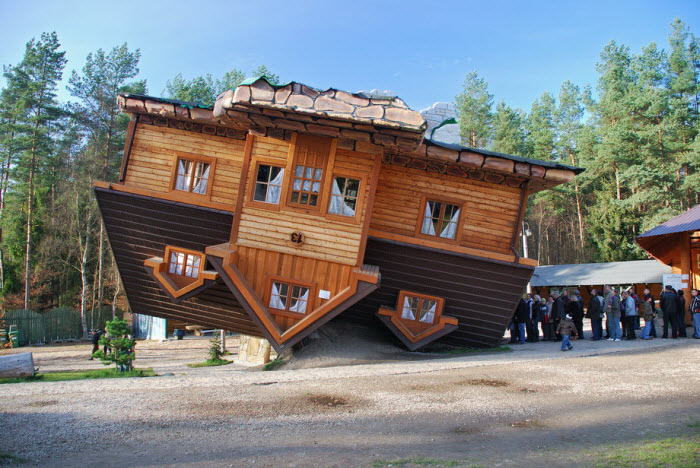07. Еще один перевернутый дом (Upside down house) в Шимбарке, Польша.jpg