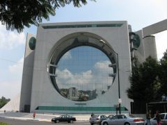 16. Calakmul building - здание в виде гигантской стиральной машины. Мехико.jpg