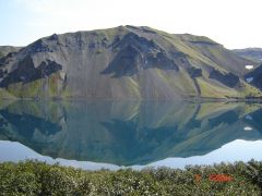 Горное озеро в районе вулкана Ксудач.jpg