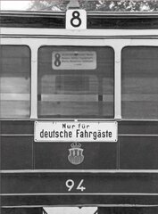  Трамвай с надписью «толко для немецких пассажиров» в оккупированном Кракове в 1941 г.