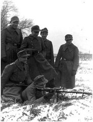 Поляки в Вермахте на стрельбах, Франция, Март 1944 г.